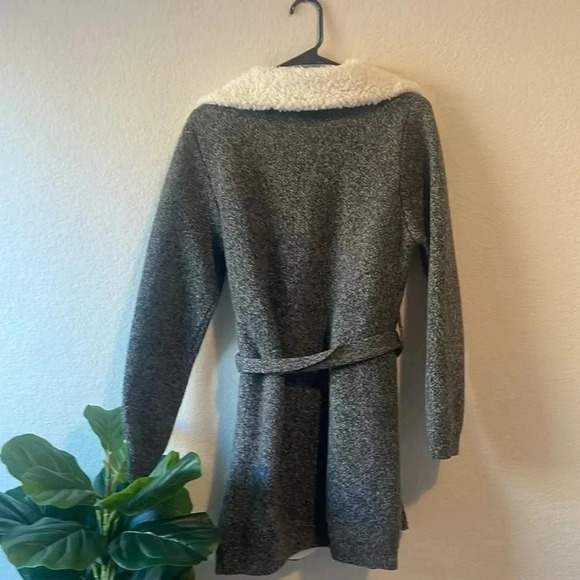 NWT Jennyfer size small charcoal gray plush Sherpa trimmed sweater jacket - Picture 7 of 10
